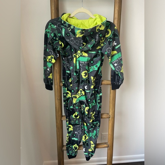 GUC Gaming Onesie - Picture 2 of 4